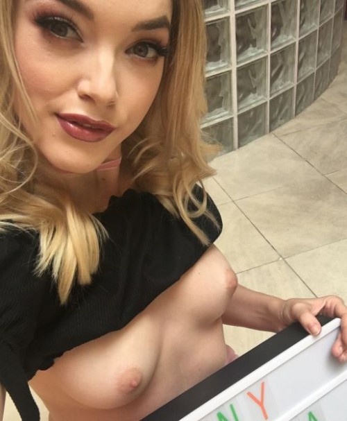 ANNY AURORA sexy snaps and nude selfies