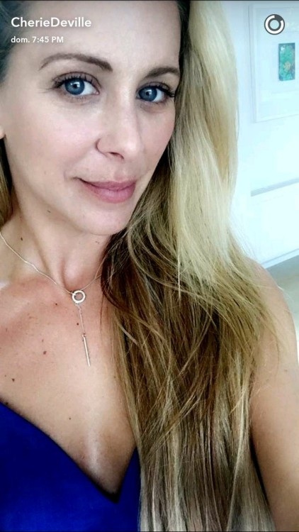 CHERIE DEVILLE sexy snaps and nude selfies