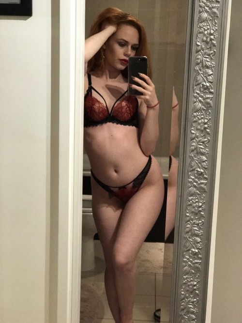 ELLA HUGHES sexy snaps and nude selfies