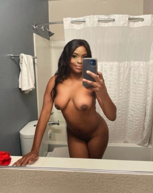 MELODY CUMMINGS sexy snaps and nude selfies