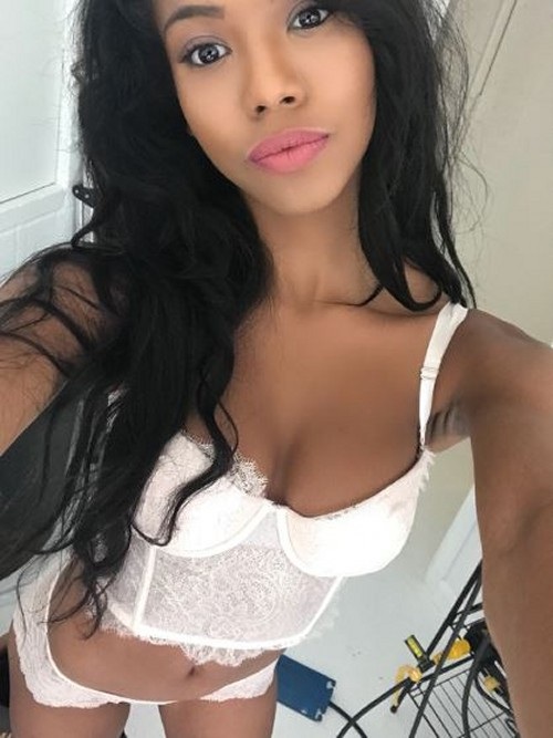 NIA NACCI sexy snaps and nude selfies