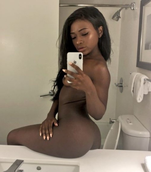 NOEMIE BILAS sexy snaps and nude selfies