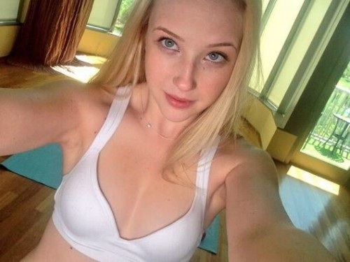 SAMANTHA RONE sexy snaps and nude selfies
